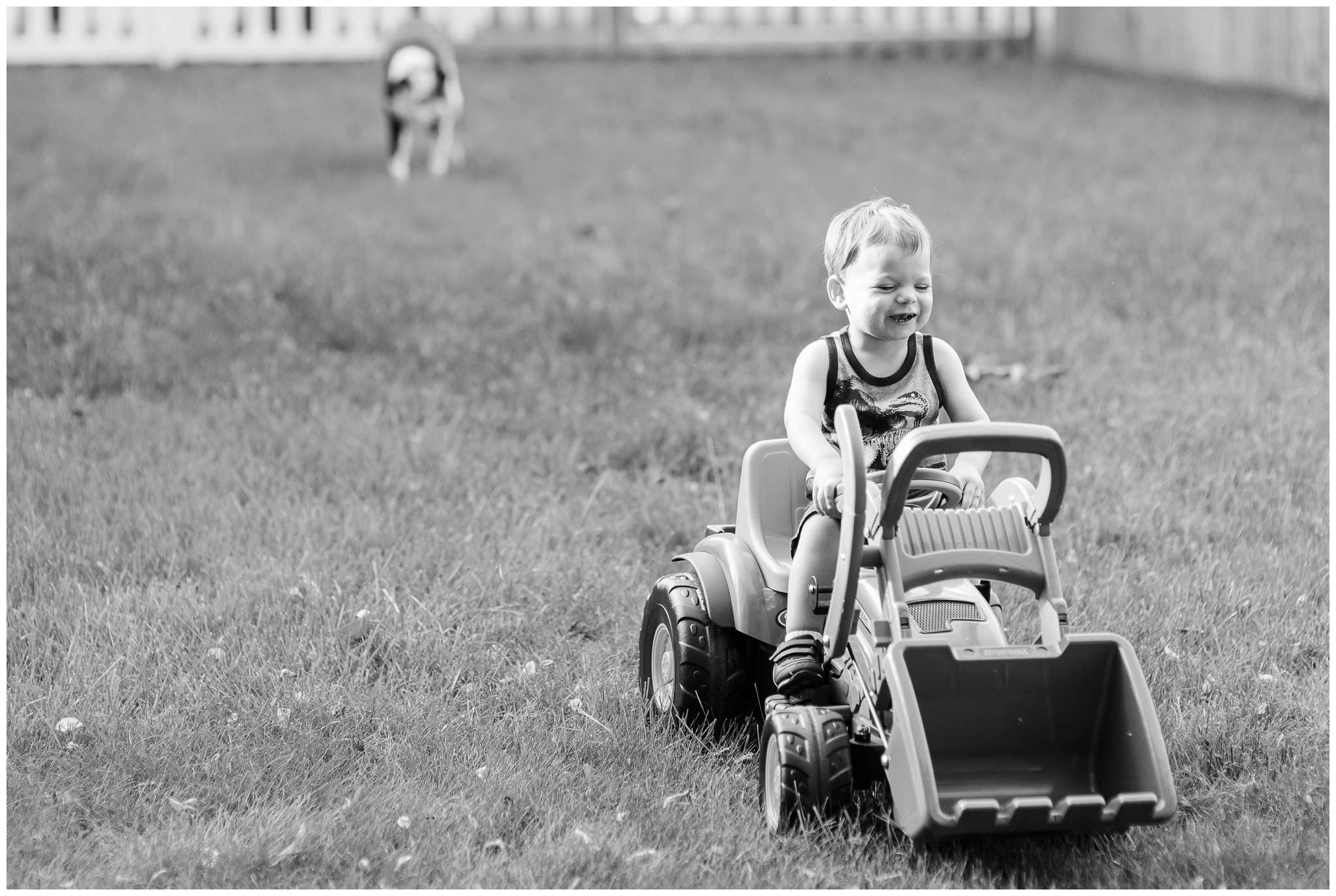  Liam adores his daddy! Any chance he can to do what da da is doing he does it! He went and got his little lawnmower in these photos and started following Hunter. It was so cute!&nbsp; 